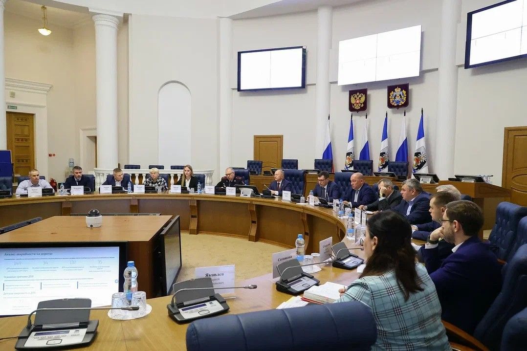 В работе комиссии по обеспечению безопасности дорожного движения при Правительстве Новгородской области 20.03.2026 принял участие заместитель начальника ТОГАДН по Новгородской области МТУ Ространснадзора по СЗФО А.В. Печерица